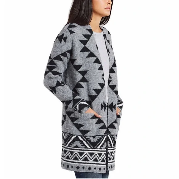 ⭐️Firm price ⭐️ Frye ladies patterned sweater - Picture 2 of 8